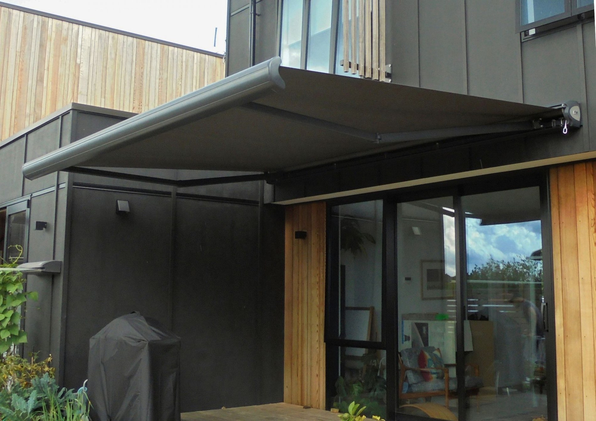 Fetuna Cassette awning over an outdoor living area